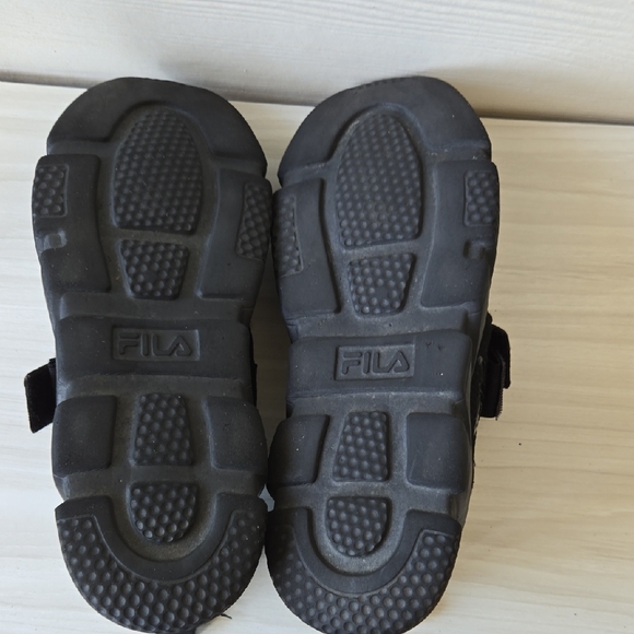 FILA Black Slip-On Cross-Strap Sneakers - Picture 14 of 14